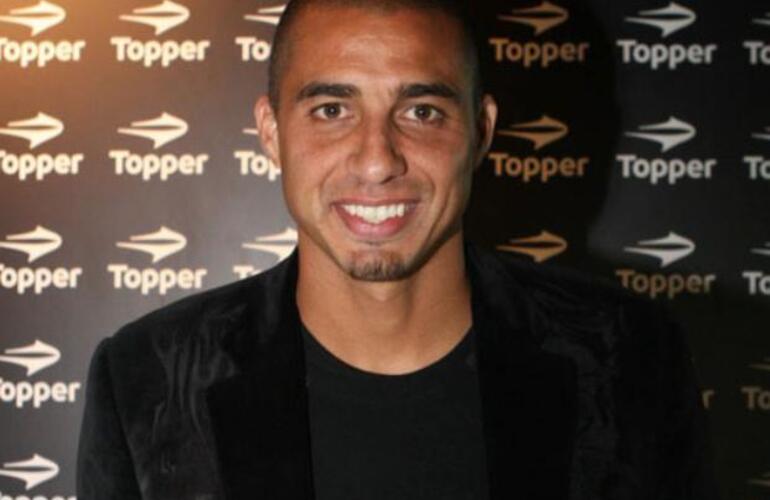 Imagen de Trezeguet lleg&oacute; ayer y hoy firma por una temporada con Newell's