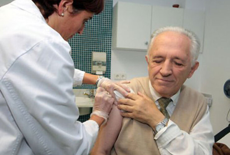 Imagen de Piden que se vacunen los mayores de 65 años