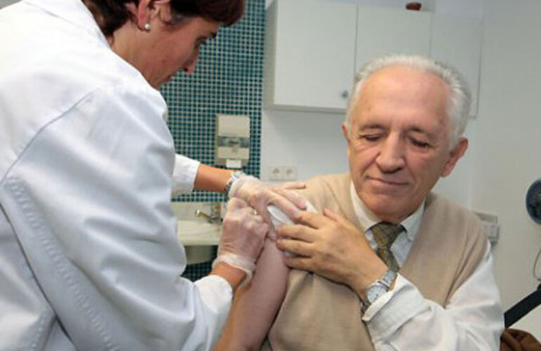 Imagen de Piden que se vacunen los mayores de 65 a&ntilde;os