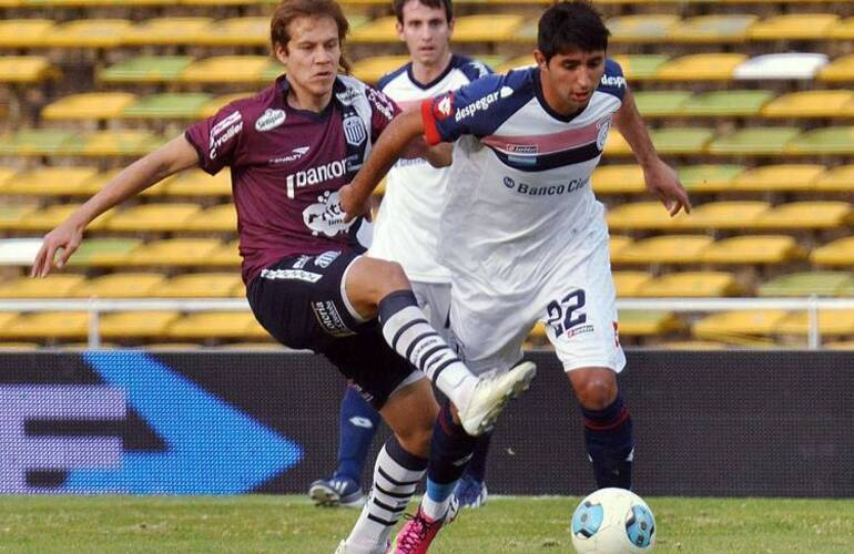 Ruiz resiste ante la marca de Leyes. Foto: Télam