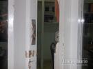 Los ladrones violentaron dos puertas antes de ingresar al local