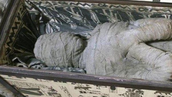 Imagen de Encontró una momia en la casa de su abuelo
