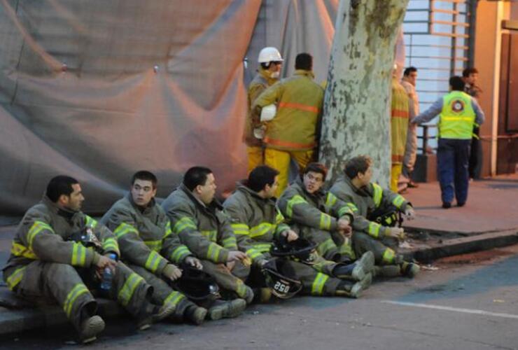 Las tareas de rescate de anoche continuaron esta mañana con ecosondas. Foto: M. Sarlo