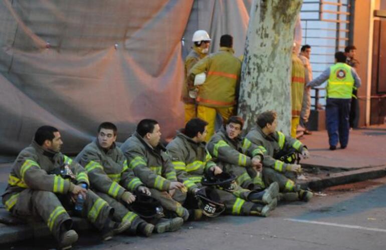 Las tareas de rescate de anoche continuaron esta mañana con ecosondas. Foto: M. Sarlo