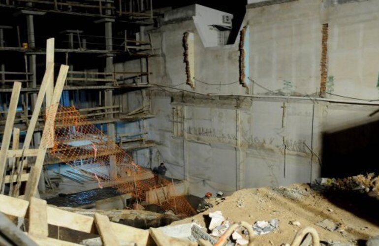 Imagen de Rosario: contin&uacute;an las tareas de los rescatistas en busca de sobrevivientes