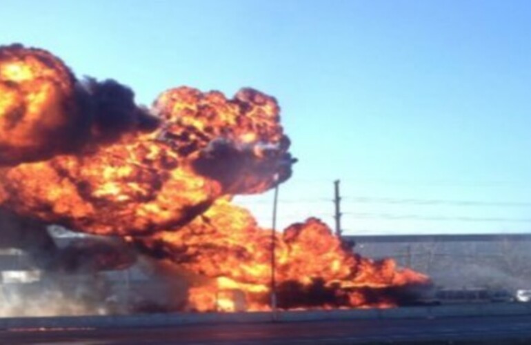 Imagen de Explot&oacute; un cami&oacute;n cisterna en Rosario