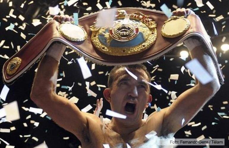 Imagen de Trelew:Narv&aacute;ez dio una clase de boxeo y retuvo el t&iacute;tulo supermosca de la OMB
