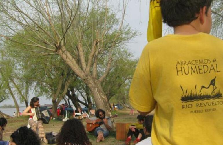 Imagen de Pueblo Esther: Ecologistas se movilizaron por el humedal en riesgo