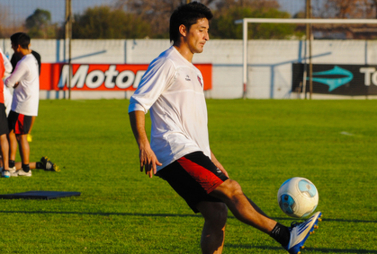 Milton Casco, con contractura, es duda ante Vélez