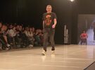 El diseñador Benito Fernández desfiló las zapatillas "Vichino"