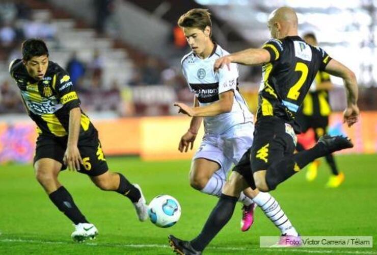 Imagen de Torneo Inicial: Lanús goleó a Olimpo