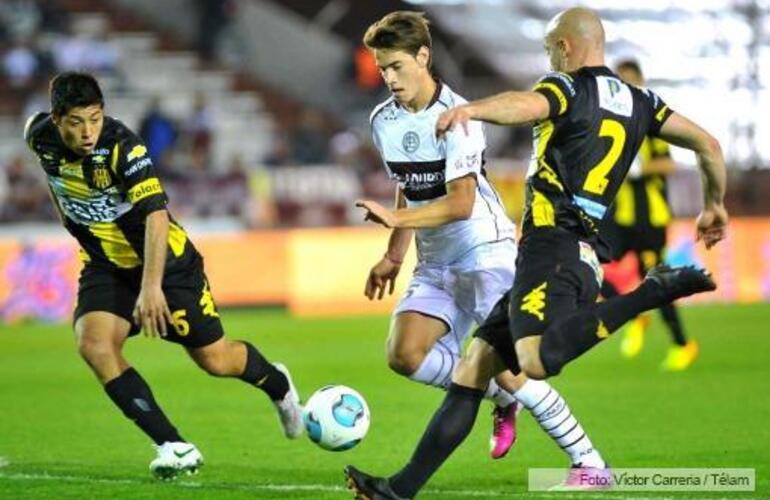 Imagen de Torneo Inicial: Lanús goleó a Olimpo