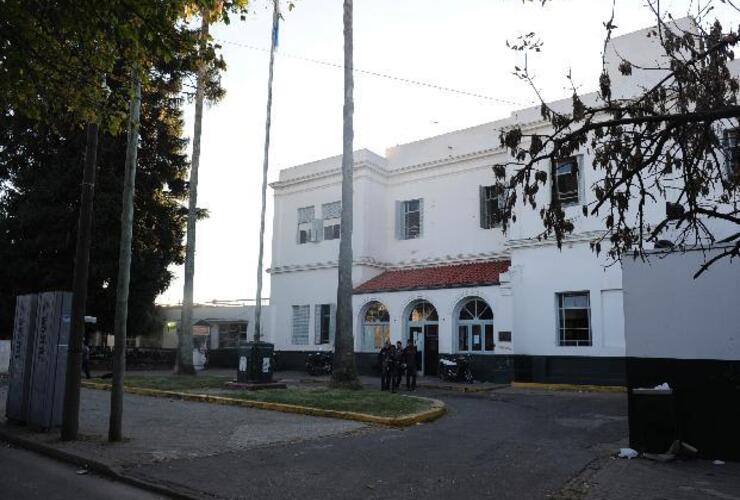 El Hospital Roque Sáenz Peña, en la zona sur, recibió a la víctima baleada en Vuelta de Obligado y Flamarión. Foto: Néstor Juncos