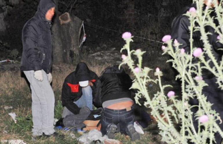 El cuerpo de Cristian C. fue hallado en un baldío en inmediaciones de Levalle al 1800, en Villa G. Gálvez. Tenía un tiro en la cabeza. El cuerpo de Cristian C. fue hallado en un baldío en inmediaciones de Levalle al 1800, en Villa G. Gálvez. Tenía un tiro en la cabeza.