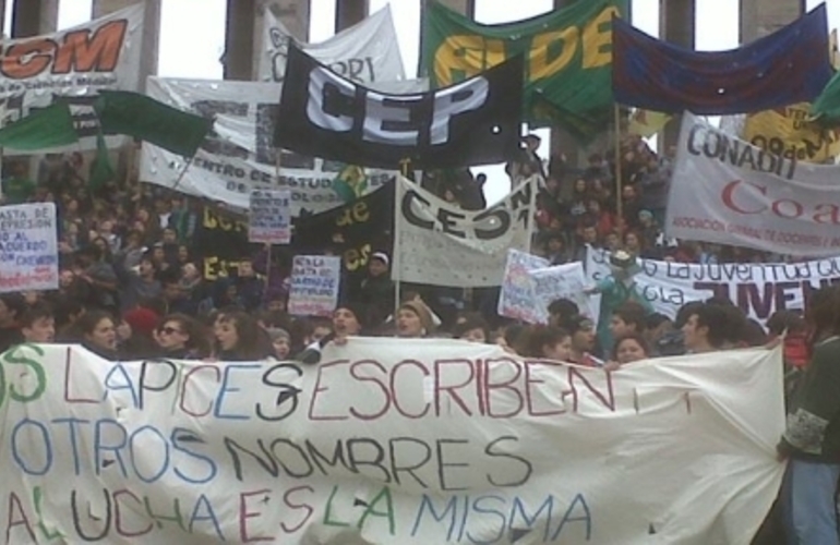 La marcha de Rosario para recordar "La noche de los lápices"