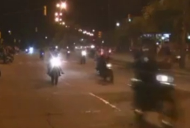 Carreras en la calle, moneda corriente en las noches de la costanera norte.