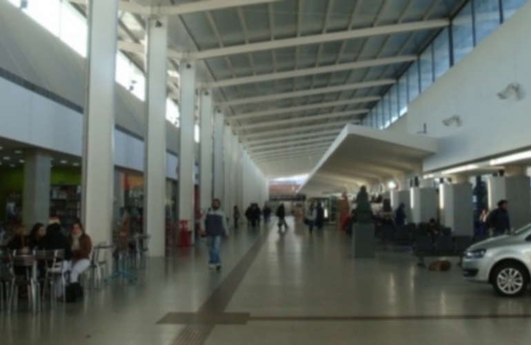 Así se ve uno de los pasillos de la nueva terminal. Foto: Terminalrosario.com.ar