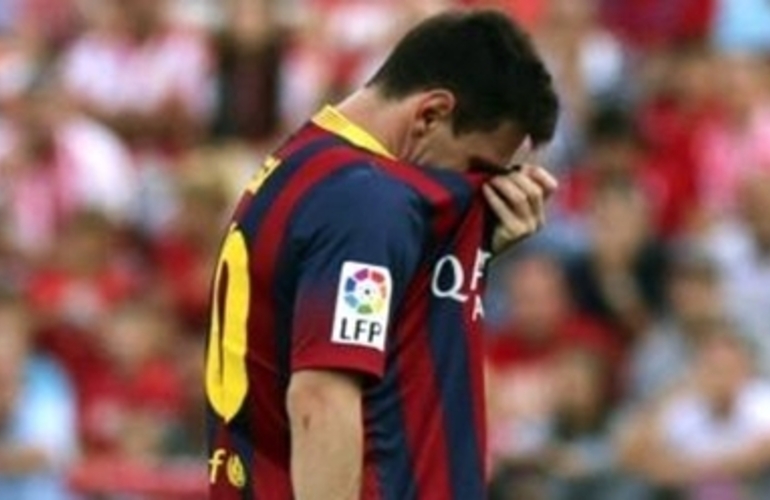 Imagen de Messi sufrió un desgarro que lo dejará inactivo entre dos y tres semanas