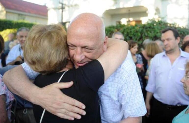 El mandatario habl&oacute; con quienes fueron a manifestarle su solidaridad y les agradeci&oacute; c&aacute;lidamente. Foto: La Capital