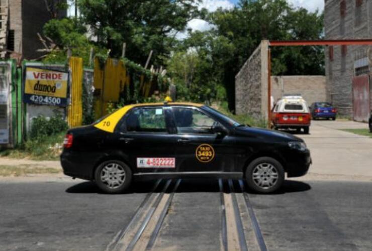 Una vez más los taxistas rosarinos quedaron a merced de los asaltantes. Esta vez fue en Lima y Garay, en barrio Acindar, un ladrón murió en el lugar.