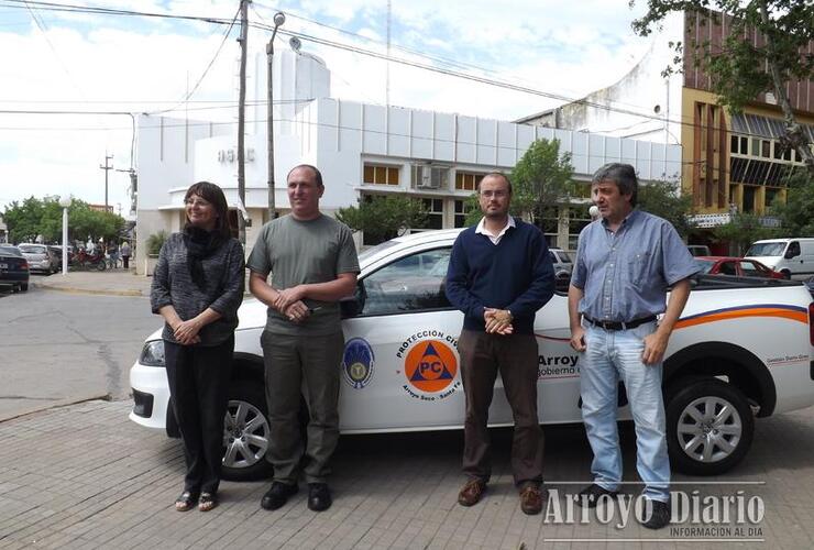 De izquierda a derecha: Fabiana Ramos Secretaria de Gobierno Municipal, Alexis Sciacca Coordinador de Protección Civil, Darío Gres Intendente Municipal y Rubén Gianini Secretario de Obras Públicas