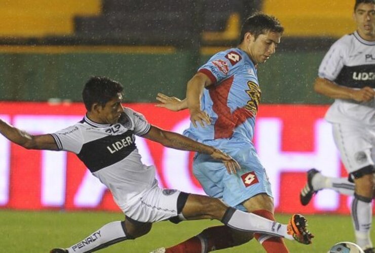 Imagen de Torneo Inicial: Arsenal empató con Gimnasia en Sarandí en medio de un escándalo