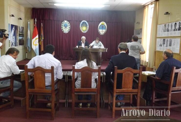 Los concejales minutos antes del comienzo de la sesión del día de la fecha