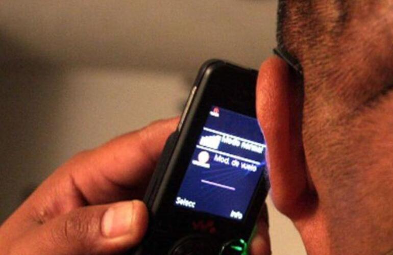 La mujer recibi&oacute; la llamada esta madrugada. Foto: Imagen Ilustrativa