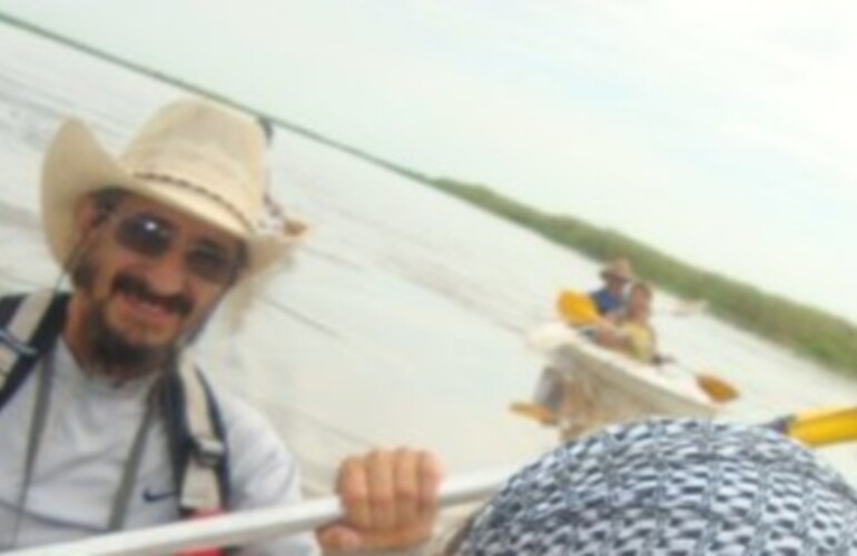 Imagen de El hijo del kayakista herido asegur&oacute; que el padre "hizo se&ntilde;as y grit&oacute;, pero de la lancha no lo vieron"