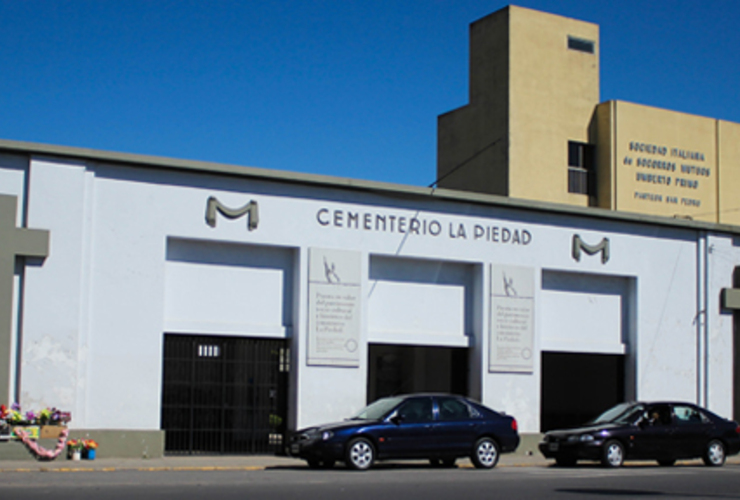 El ritual se realizaba en el hall de ingreso del cementerio.