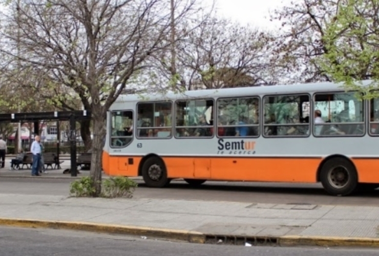 Dos colectiveros de la Semtur cayeron víctimas de ladrones.