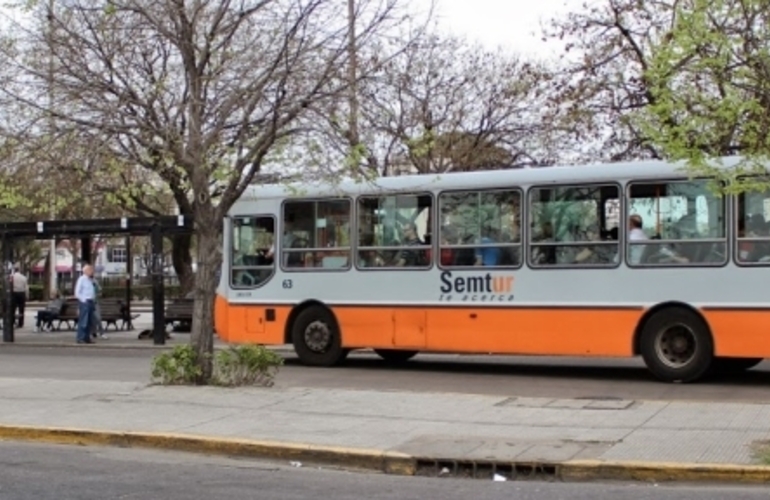 Dos colectiveros de la Semtur cayeron víctimas de ladrones.