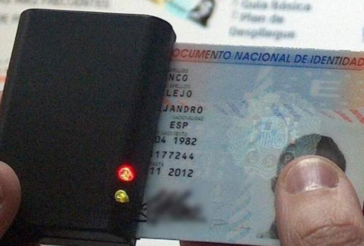 Imagen de Detienen a una mujer que intentó comprar electrodómesticos por 22 mil pesos con DNI falso