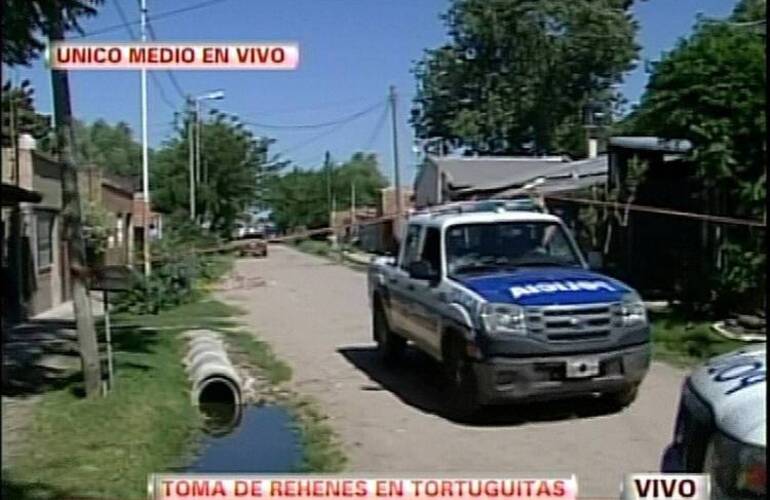 Imagen de Tensi&oacute;n y toma de rehenes en una vivienda