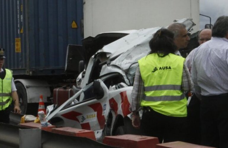 Imagen de Un parto en medio de la tragedia en la autopista Dellepiane