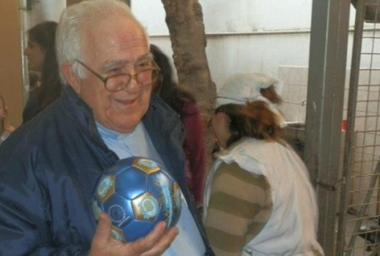 El padre Tomás Santidrián falleció este domingo a los 84 años. Foto: Facebook/HoProMe