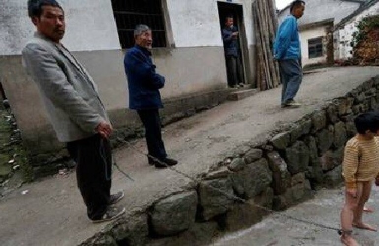 Imagen de La historia del ni&ntilde;o que vive encadenado