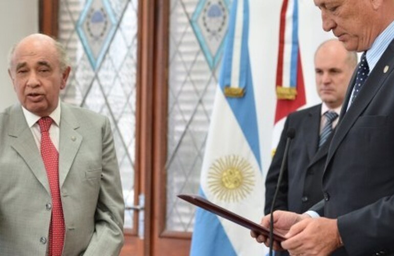 El gobernador de Santa Fe, Antonio Bonfatti, tom&oacute; juramento este lunes al nuevo ministro de Salud, Mario Drisun, quien asumi&oacute; en reemplazo del Miguel &Aacute;ngel Cappiello, electo concejal de Rosario y que cumplir&aacute; esas funciones a partir del pr&oacute;ximo 11 de dici