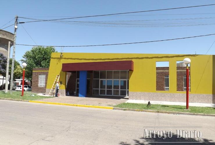 Los pintores trabajaban en los últimos detalles