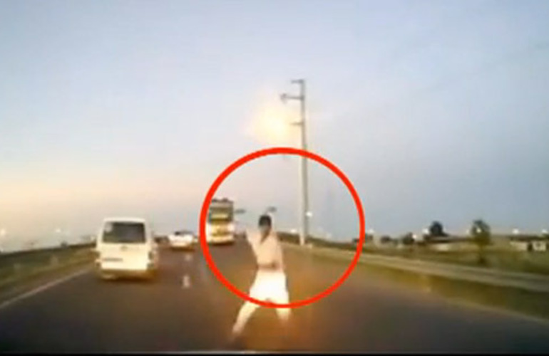 Hace unos dos meses un automovilista grabó un video en donde quedó registrado el accionar de estos delincuentes