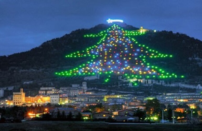 Imagen de Italia: Encienden el árbol más grande del mundo