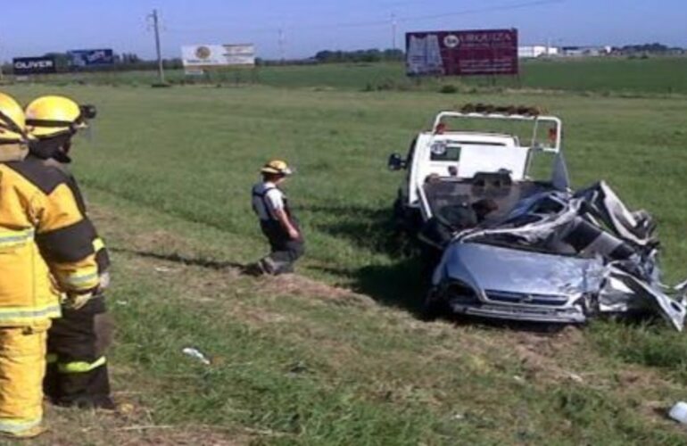 Imagen de Dos muertos en un accidente fatal en la autopista Rosario-Buenos Aires