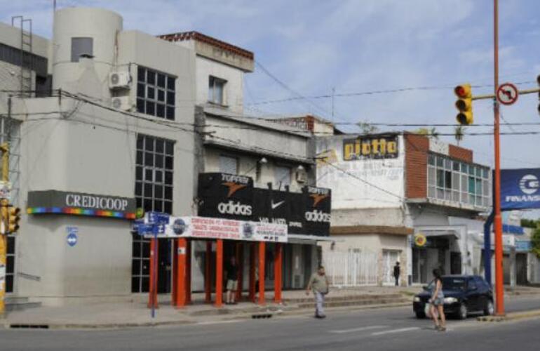 Según fuentes, el agente de la financiera fue asaltado mientras se dirigía hacia la sede bancaria. Foto: S. Toriggino. La Capital