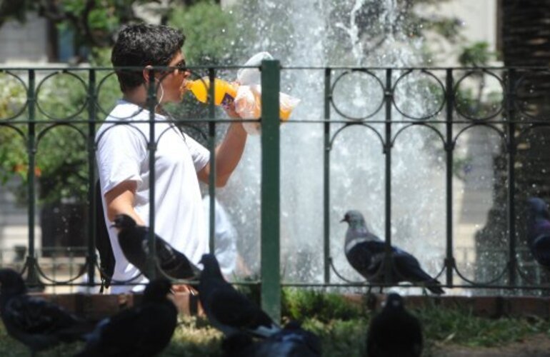 Imagen de El calor sigue y continúa el alerta naranja