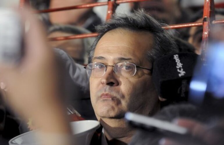 Imagen de Papel&oacute;n: aprobaron el balance en un esc&aacute;ndalo