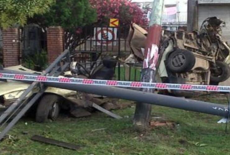 El auto quedó despedazado.