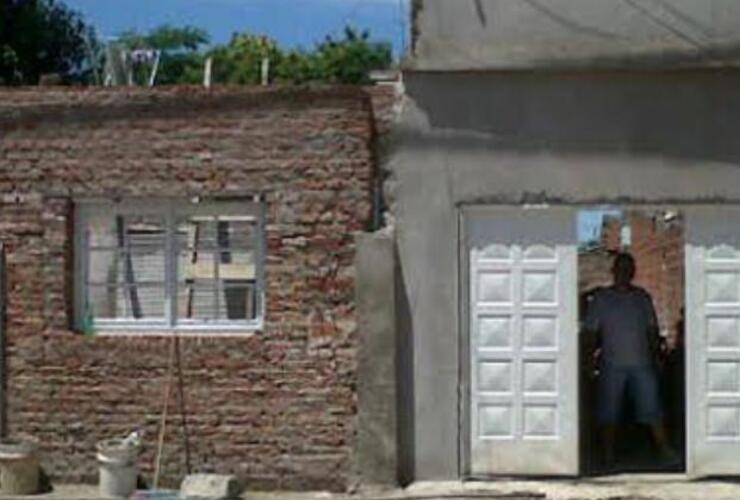 En los allanamientos fueron detenidas cinco personas, entre ellos el padre y un hermano de "Ema Pimpi". En los allanamientos fueron detenidas cinco personas, entre ellos el padre y un hermano de "Ema Pimpi".