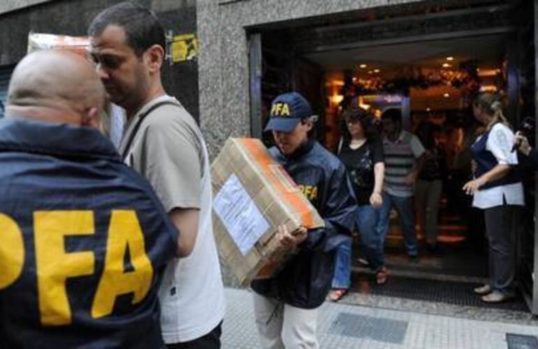 Imagen de Allanaron las oficinas de L&aacute;zaro B&aacute;ez