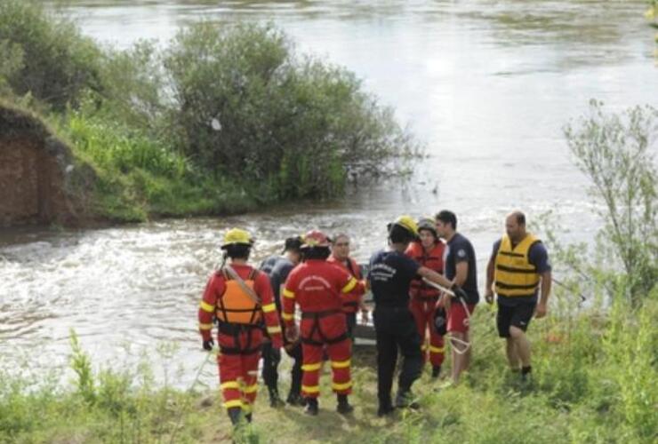 Bomberos Zapàdores de Rosario, rescataron el cuerpo sin vida del joven motociclista. Foto: Archivo La Capital