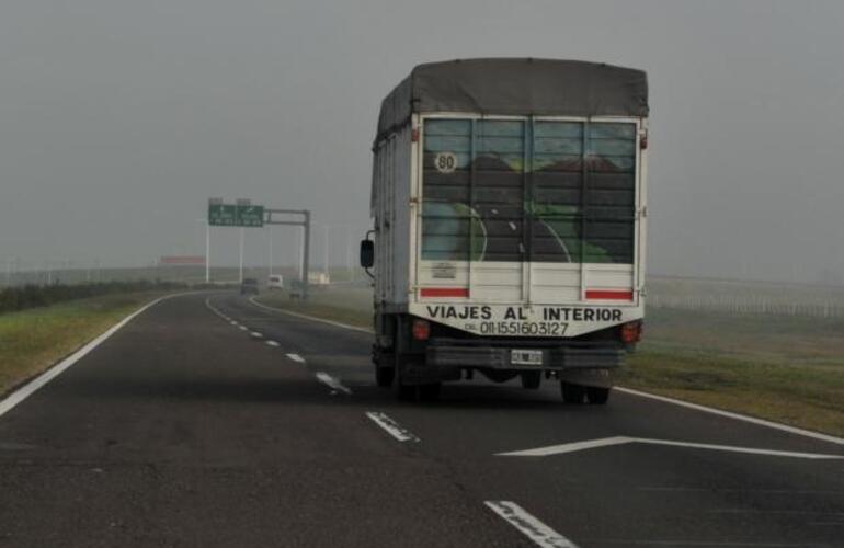 Imagen de Accidente: Una mujer y su hija de 8 años murieron al volcar un automóvil en la autopista a Córdoba